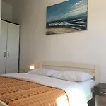 4-bedrooms With Private Pool ! Appartement