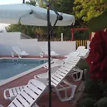 4-bedrooms With Private Pool ! Appartamento