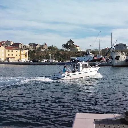 4-bedrooms With Private Pool ! Apartamento Privlaka (Zadar)