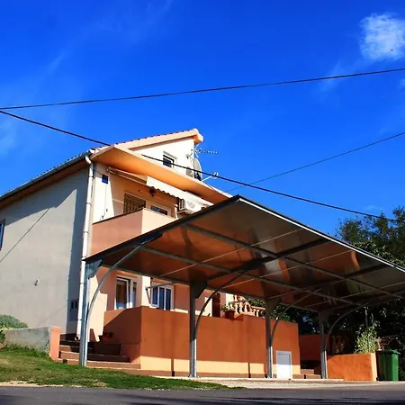 4-bedrooms With Private Pool ! *