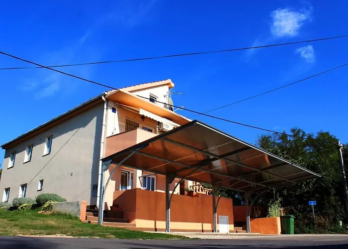 4-bedrooms With Private Pool ! *