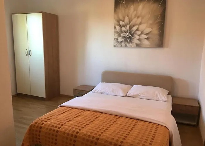 4-bedrooms With Private Pool ! *